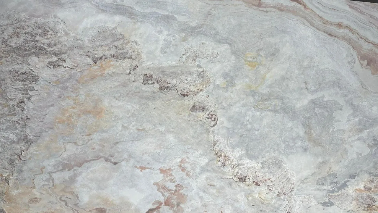 Lime White natural stone veneer swatch